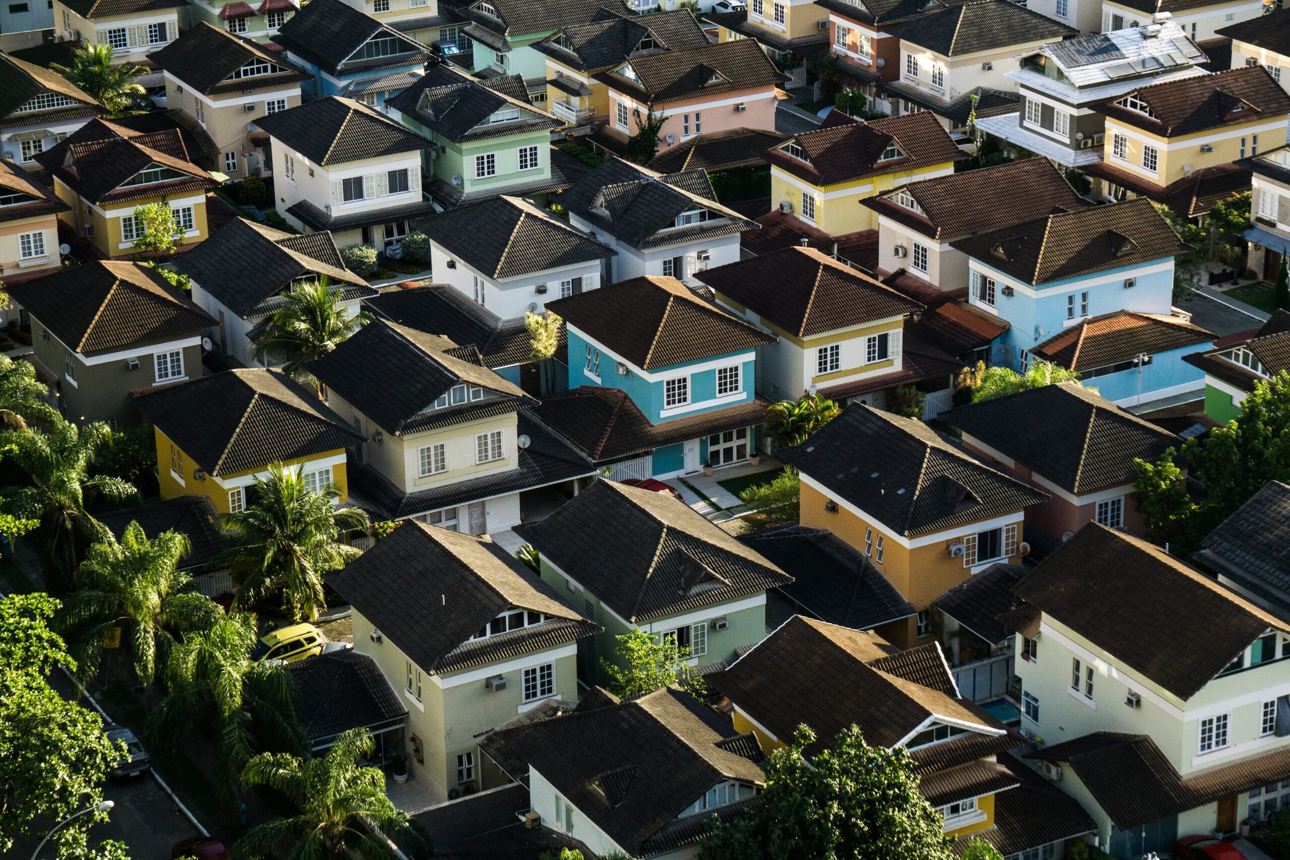 breno-assis-r3WAWU5Fi5Q-unsplash neighborhood of houses
